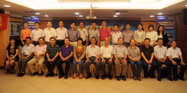 图8、与会专家、媒体记者及南宫28公司向导合影